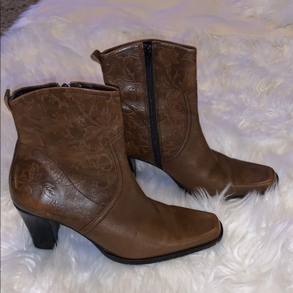Artiva brown floral stamped ankle boots booties
